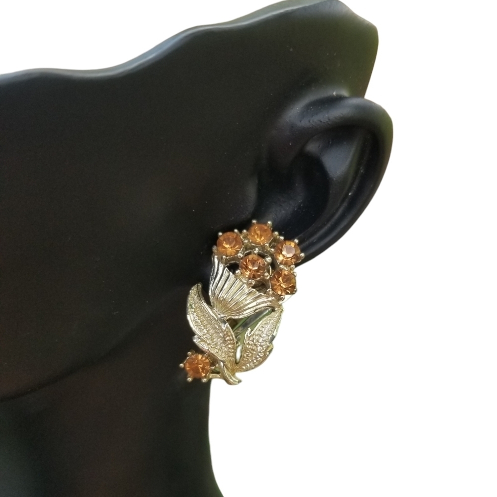 VINTAGE GOLDTONE & ORANGE AUSTRIAN CRYSTAL FLORAL BOUQUET CLIP ON EARRINGS